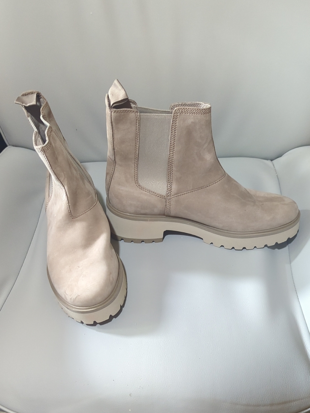 Timberland Women's Suede Chelsea Lug Boots in Light Beige